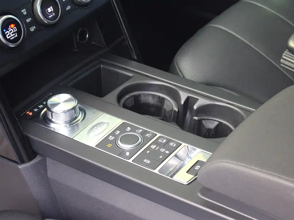 Land Rover Discovery 2018 3.0 SC V6 SE