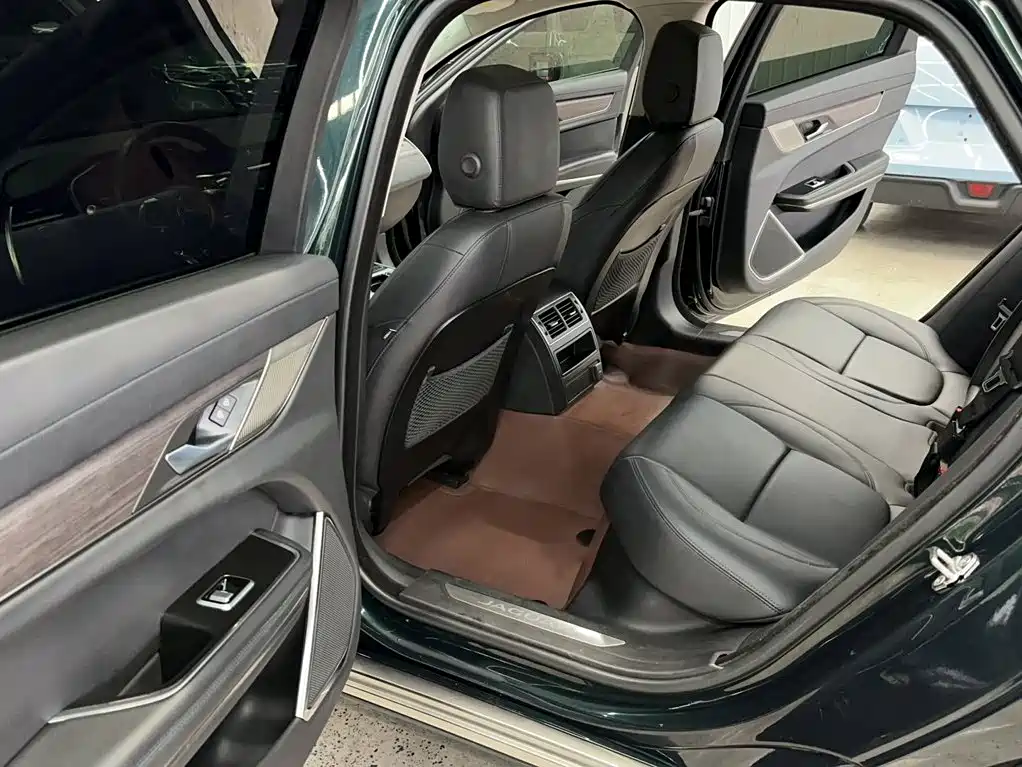 Jaguar XFL — миниатюра 20