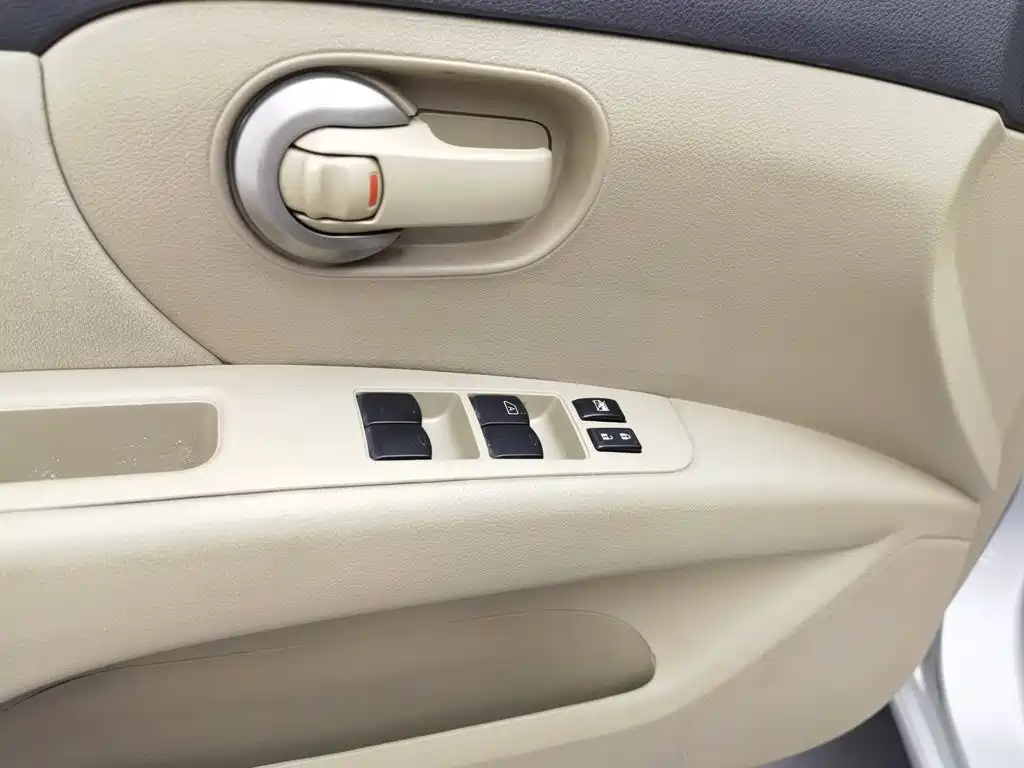 Nissan Livina — миниатюра 9