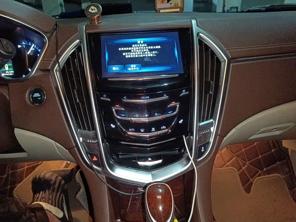 Cadillac SRX — миниатюра 9