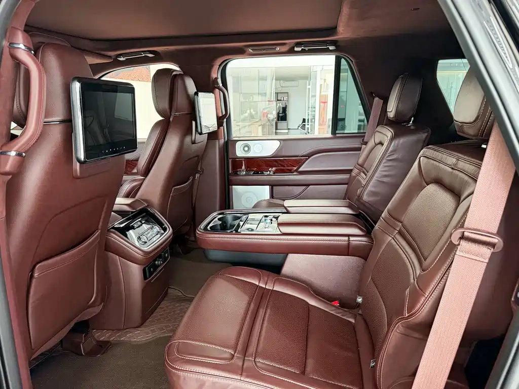 Lincoln Navigator — миниатюра 11