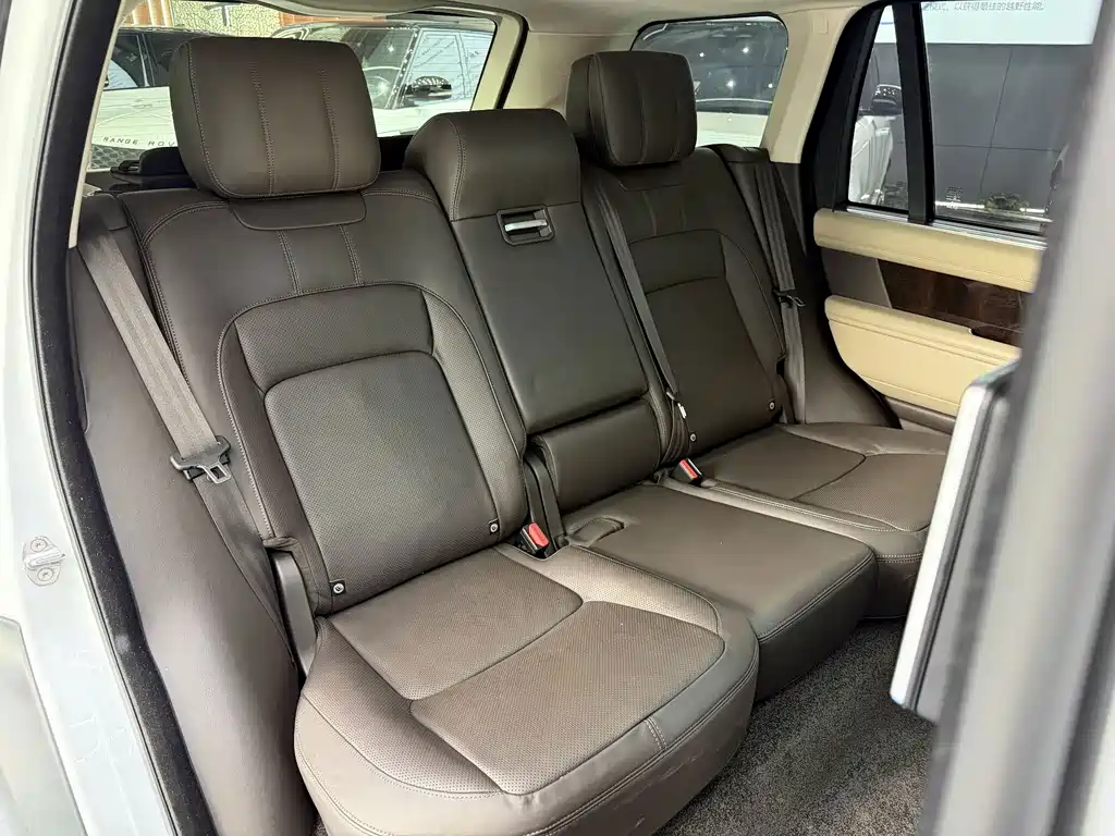 Land Rover Range Rover 2022 3.0 L6 400PS