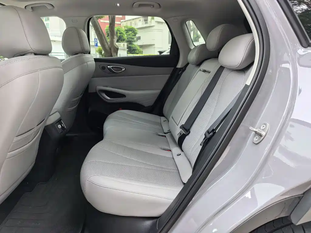BYD Sealion 05 EV — миниатюра 8
