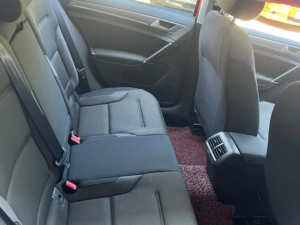 Volkswagen Golf — миниатюра 9