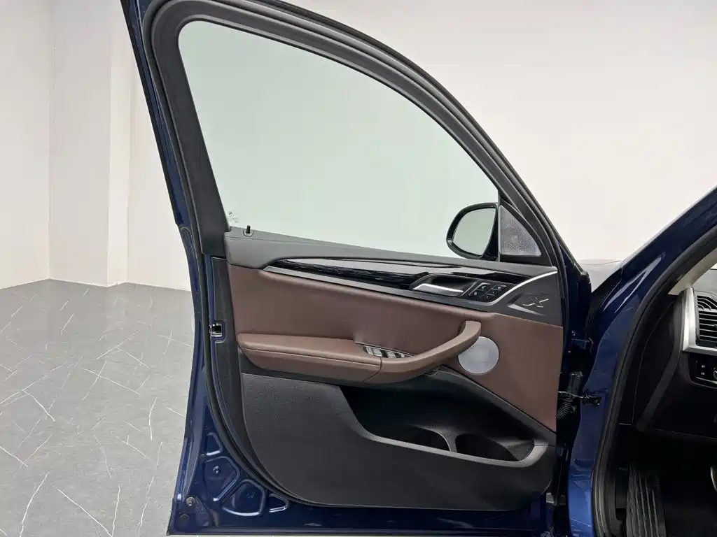BMW X3 — миниатюра 12