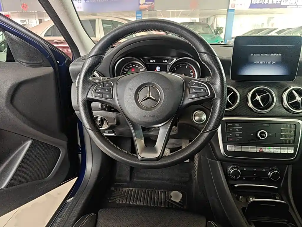 Mercedes-Benz GLA — миниатюра 11