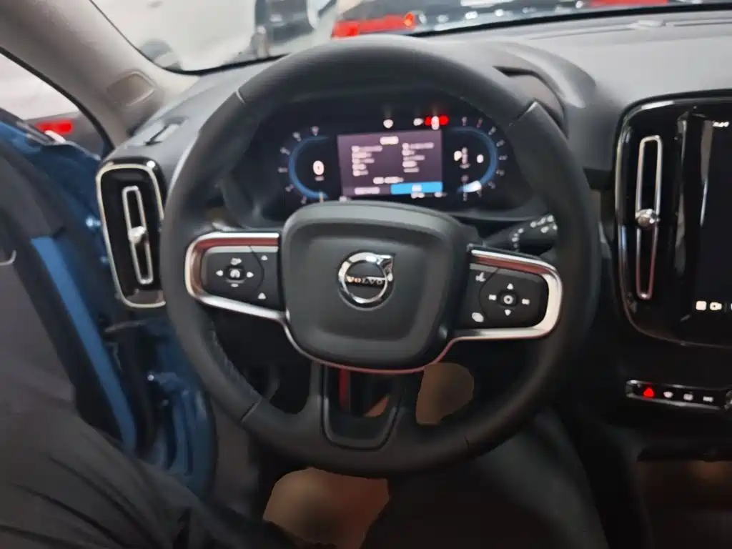 Volvo XC40 — миниатюра 11