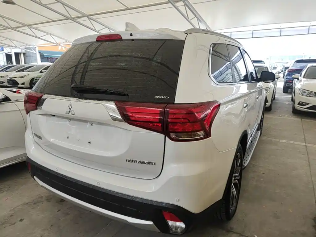 Mitsubishi Outlander — миниатюра 7
