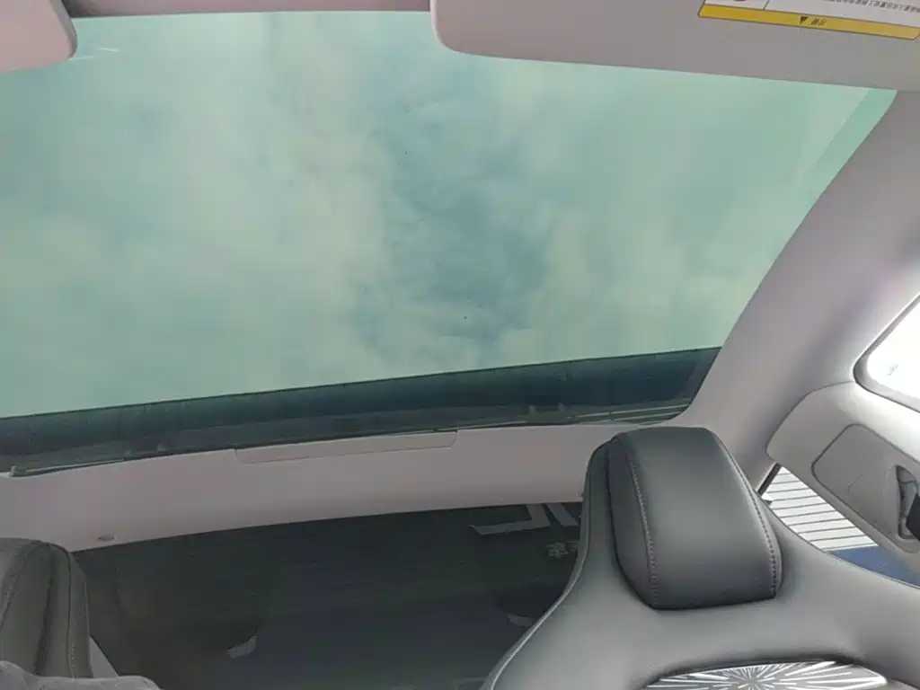 Tesla Model 3 — миниатюра 18