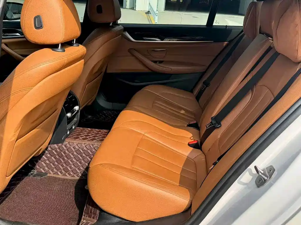 BMW 5 Series — миниатюра 6