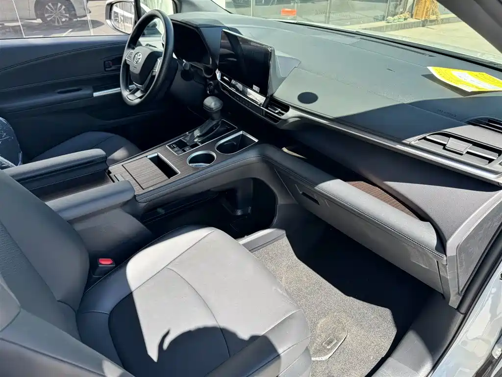 Toyota Granvia 2026 2.5L Luxury