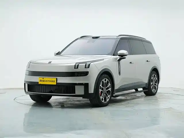 Lynk & Co 900