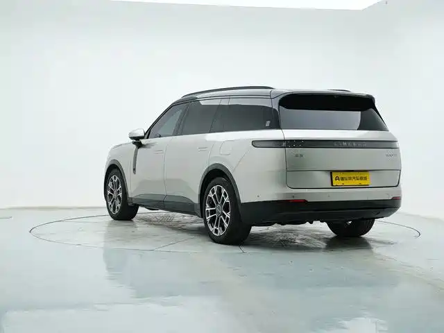 Lynk & Co 900 — миниатюра 6