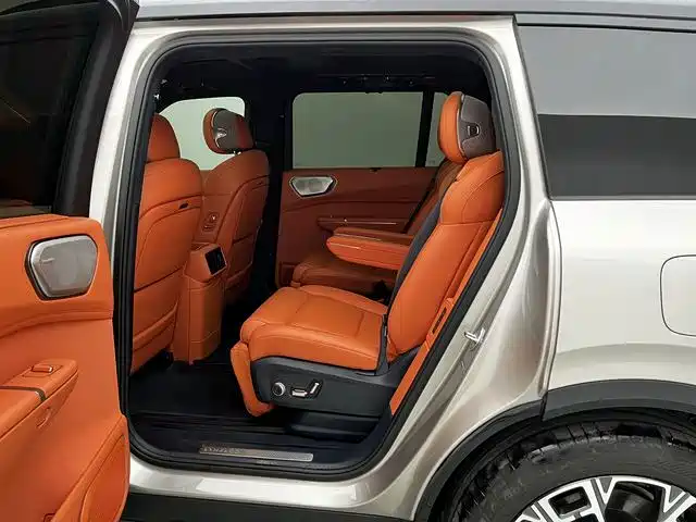 Lynk & Co 900 — миниатюра 15