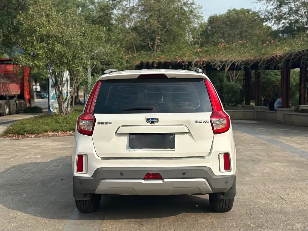 Geely Vision X6 — миниатюра 6