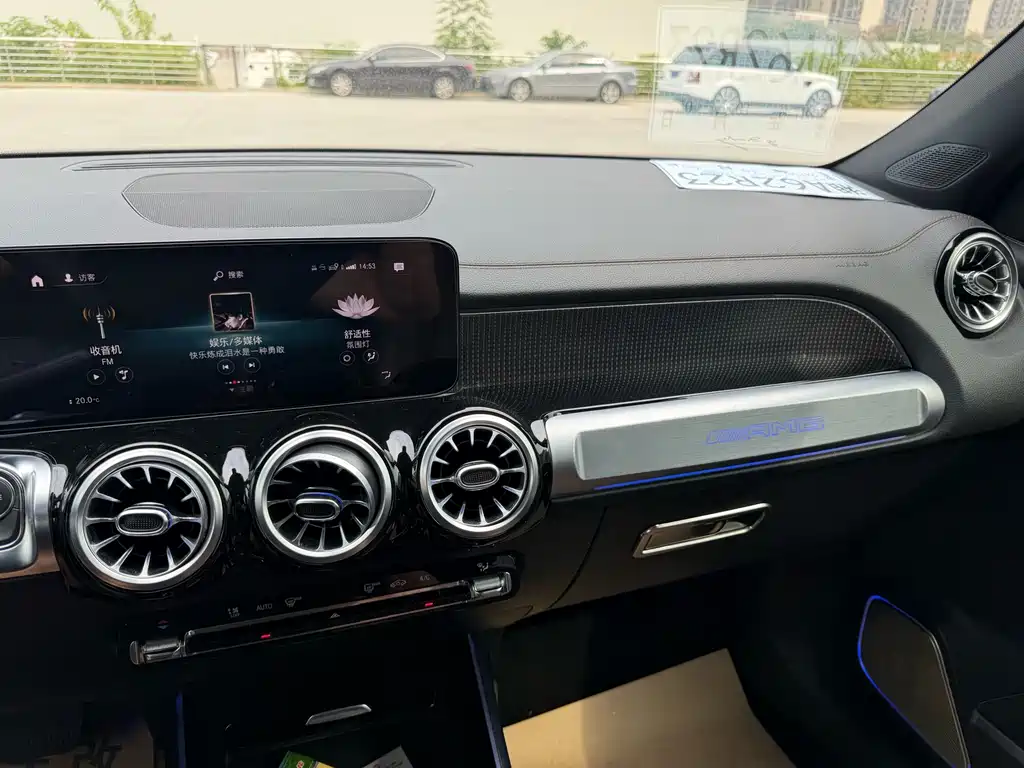 Mercedes-Benz GLB — миниатюра 23