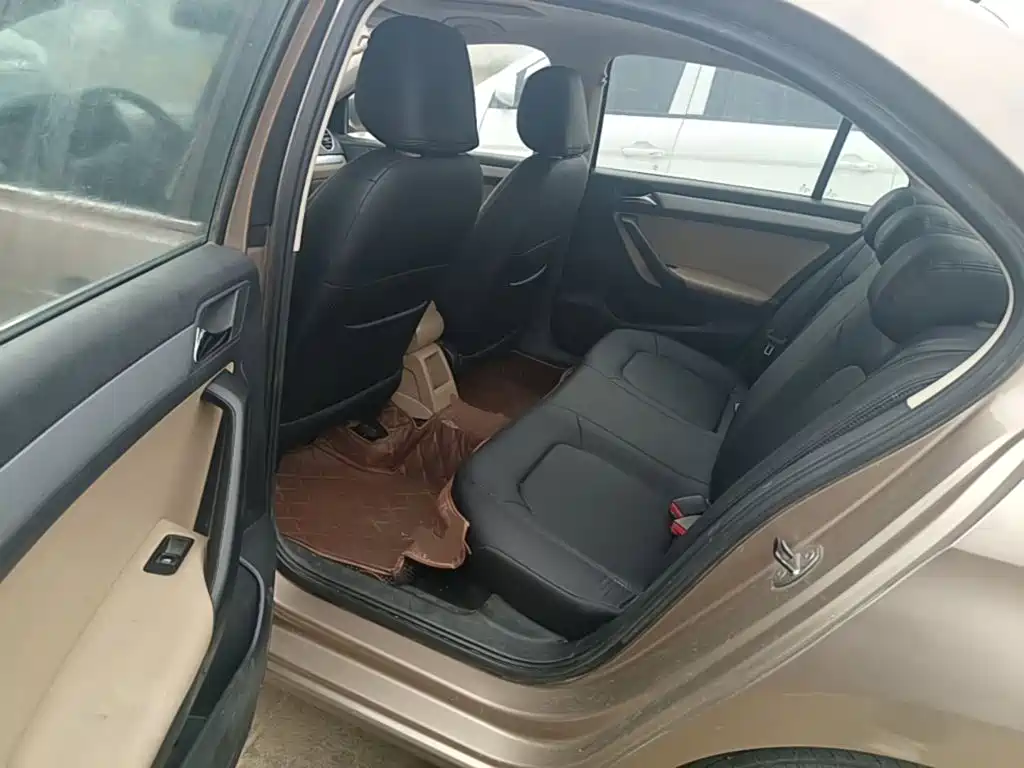 Volkswagen Jetta — миниатюра 17