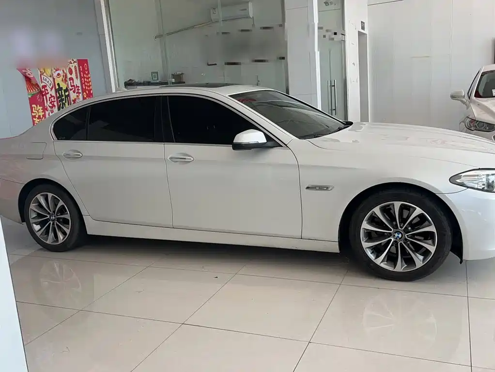 BMW 5 Series — миниатюра 7