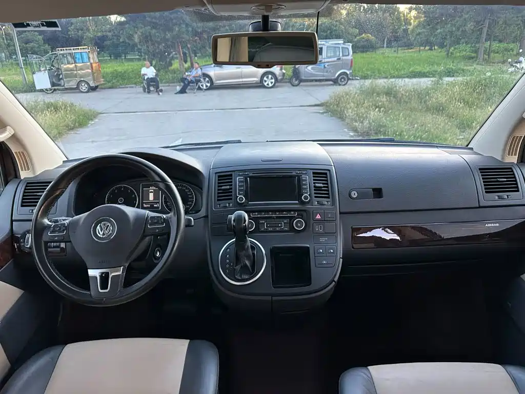 Volkswagen Multivan — миниатюра 10
