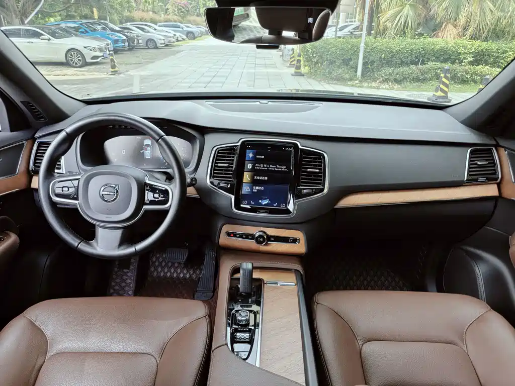 VOLVO XC90