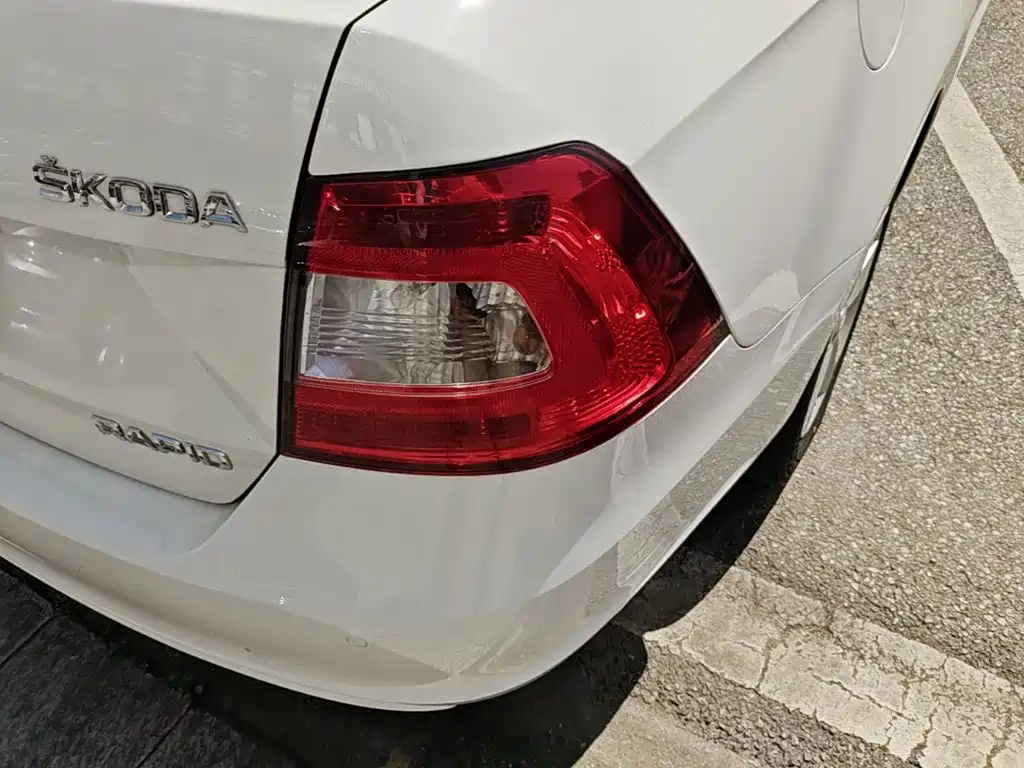 Skoda Rapid — миниатюра 8