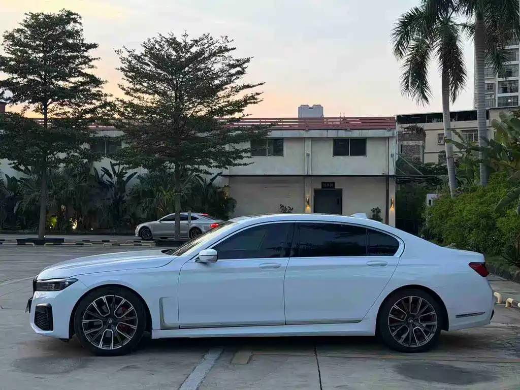 BMW 7 Series 7 2016 740Li Lead