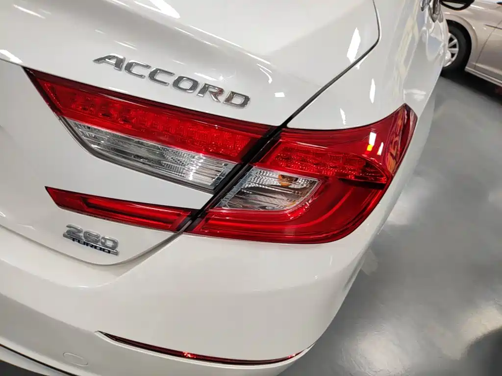 Honda Accord — миниатюра 8