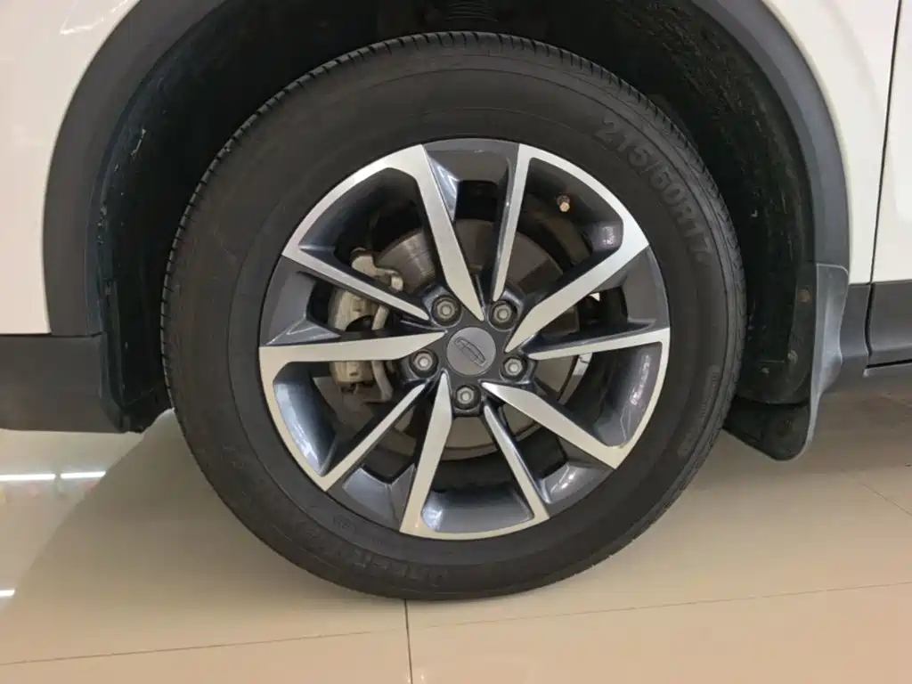 Geely Binyue — миниатюра 23