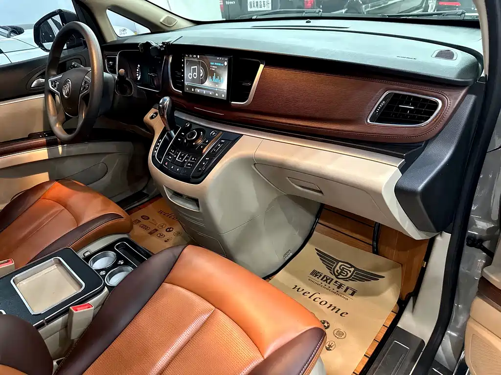 Buick GL8 — миниатюра 12