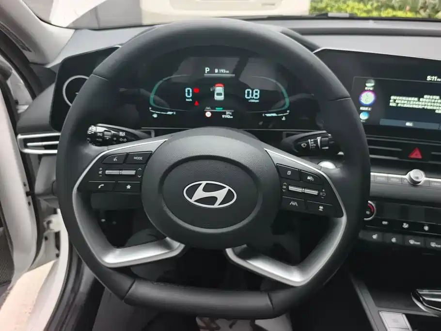 Hyundai Elantra — миниатюра 15
