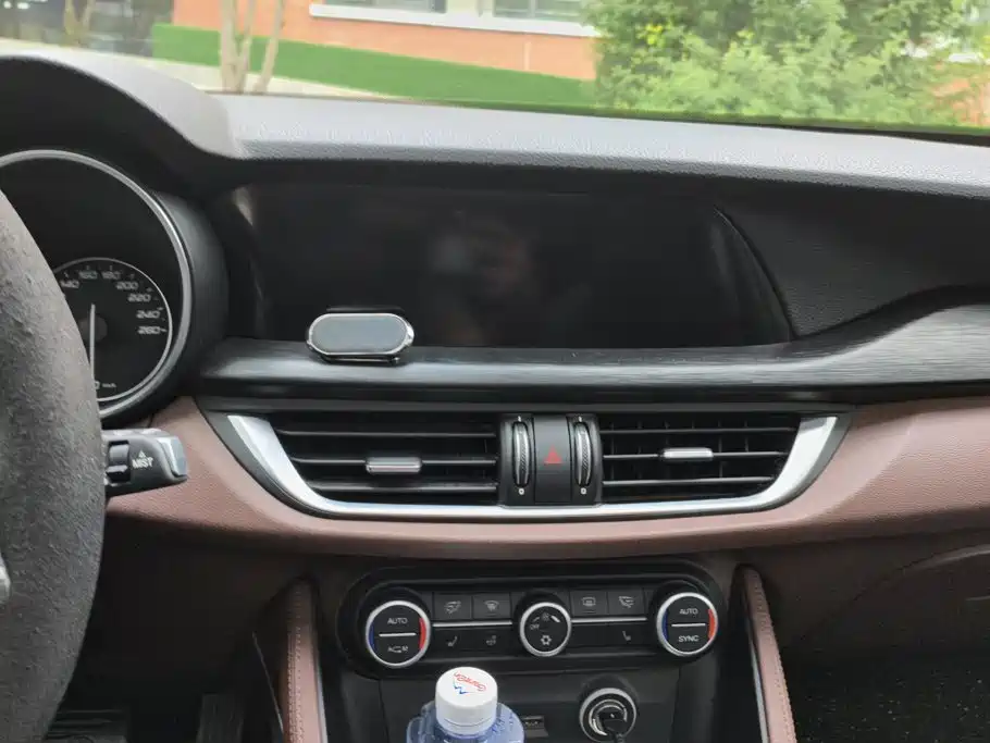 Alfa Romeo Stelvio — миниатюра 13
