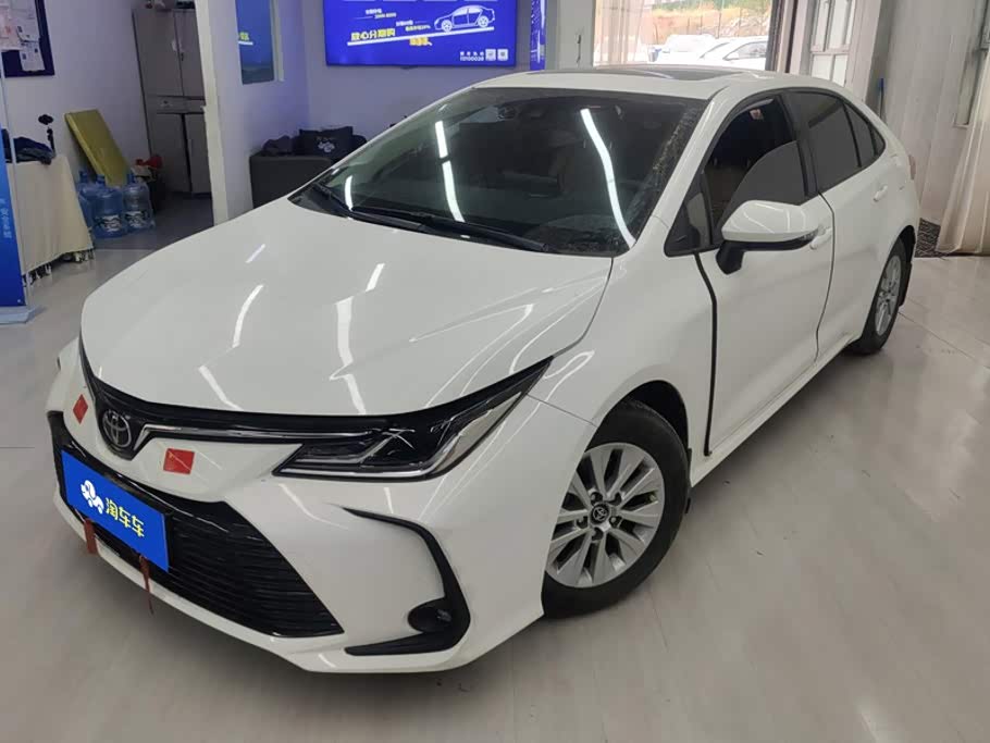 Toyota Corolla 1.5 л 2023 г. Белый, пробег 23300 км