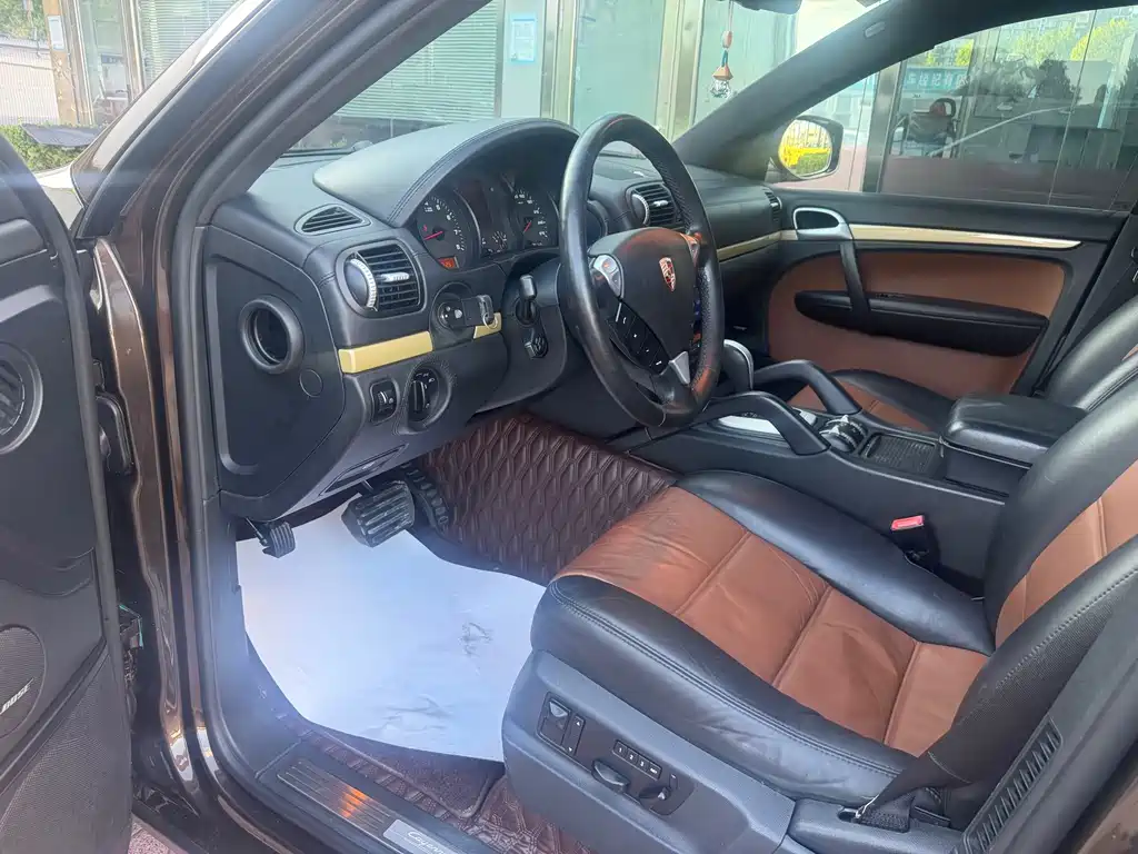 Porsche Cayenne — миниатюра 12