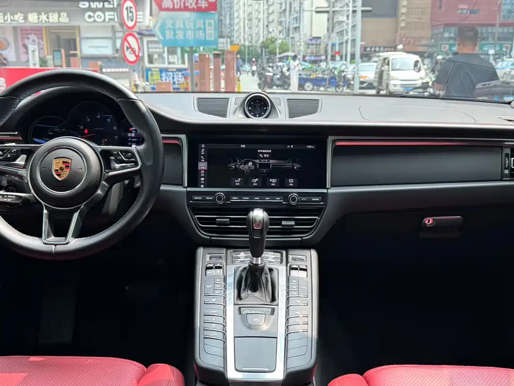 Porsche Macan — миниатюра 12
