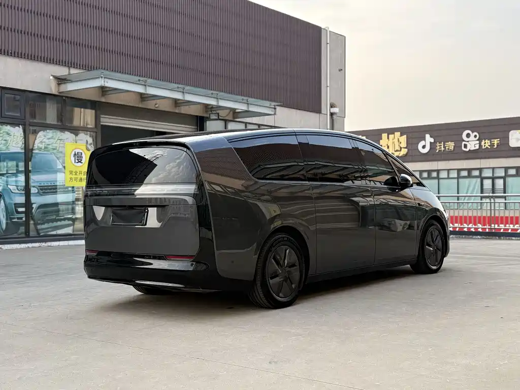 Li Auto MEGA 2024 Ultra