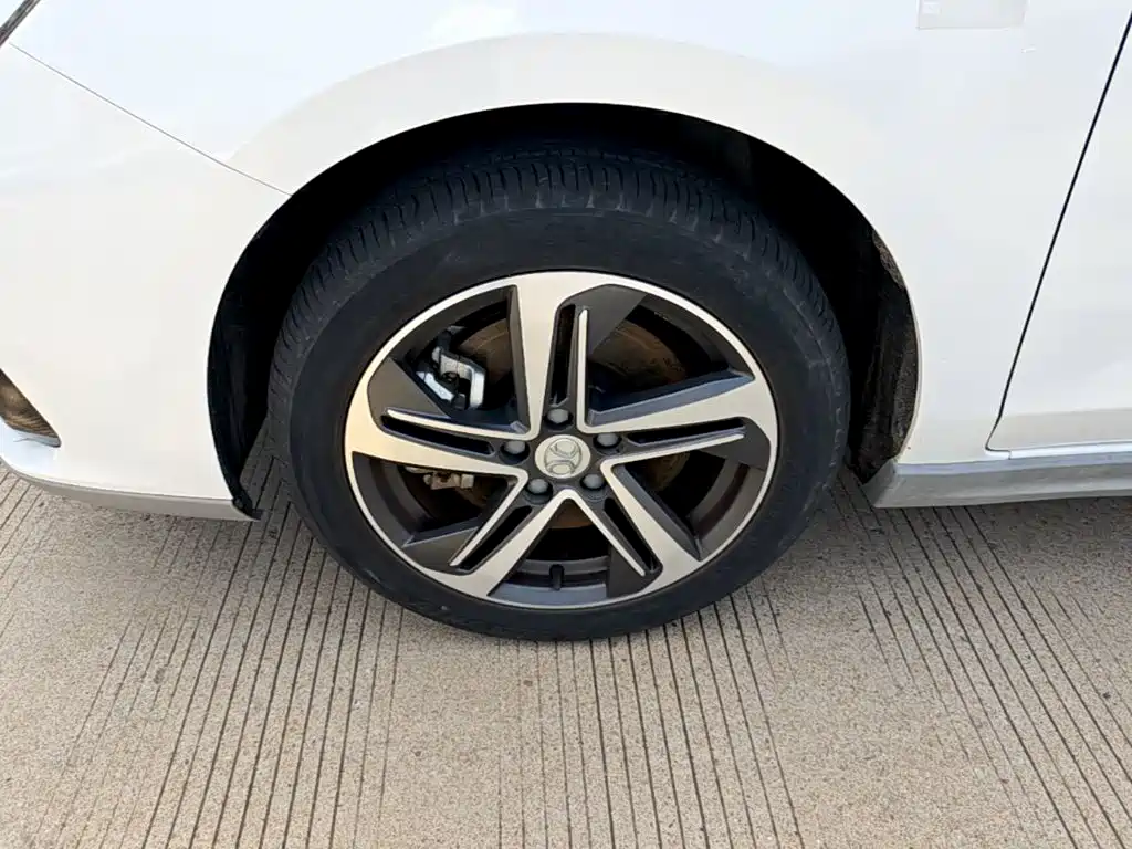 BAIC EU5 — миниатюра 23