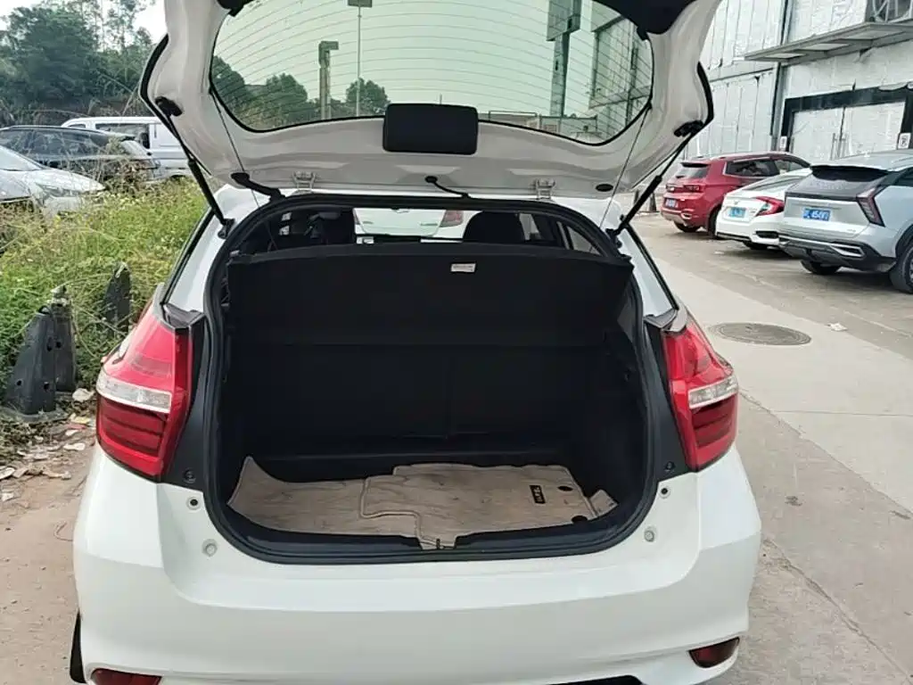 Toyota Yaris L — миниатюра 21
