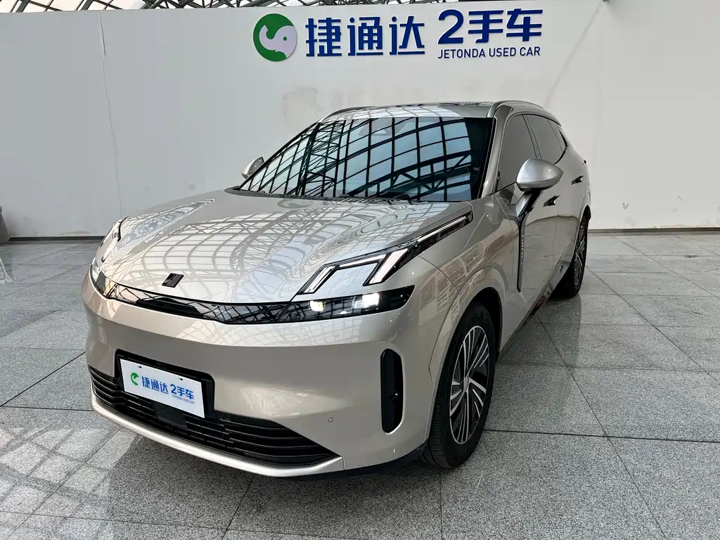 Lynk & Co 08 EM-P 2025