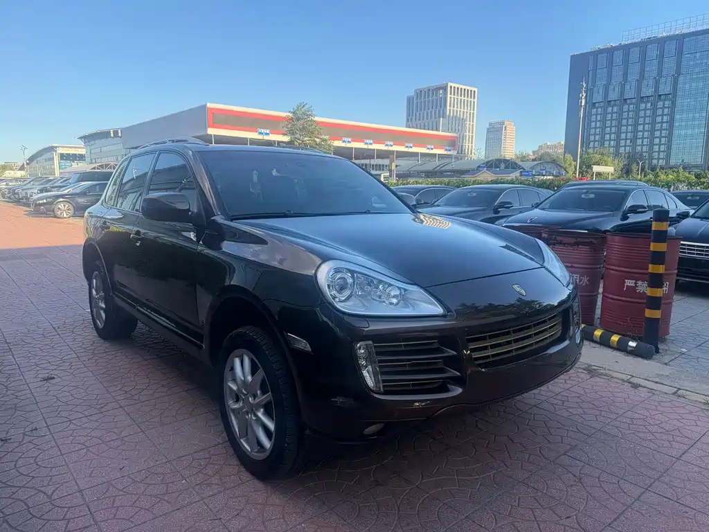 Porsche Cayenne — миниатюра 3