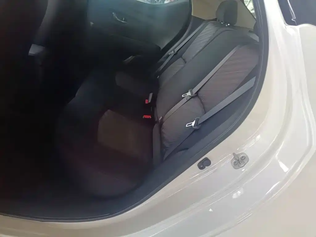 Nissan Bluebird — миниатюра 17