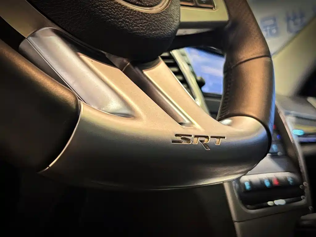 Jeep Grand Cherokee SRT — миниатюра 18