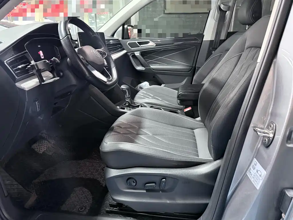 Volkswagen Tiguan L - фото 6