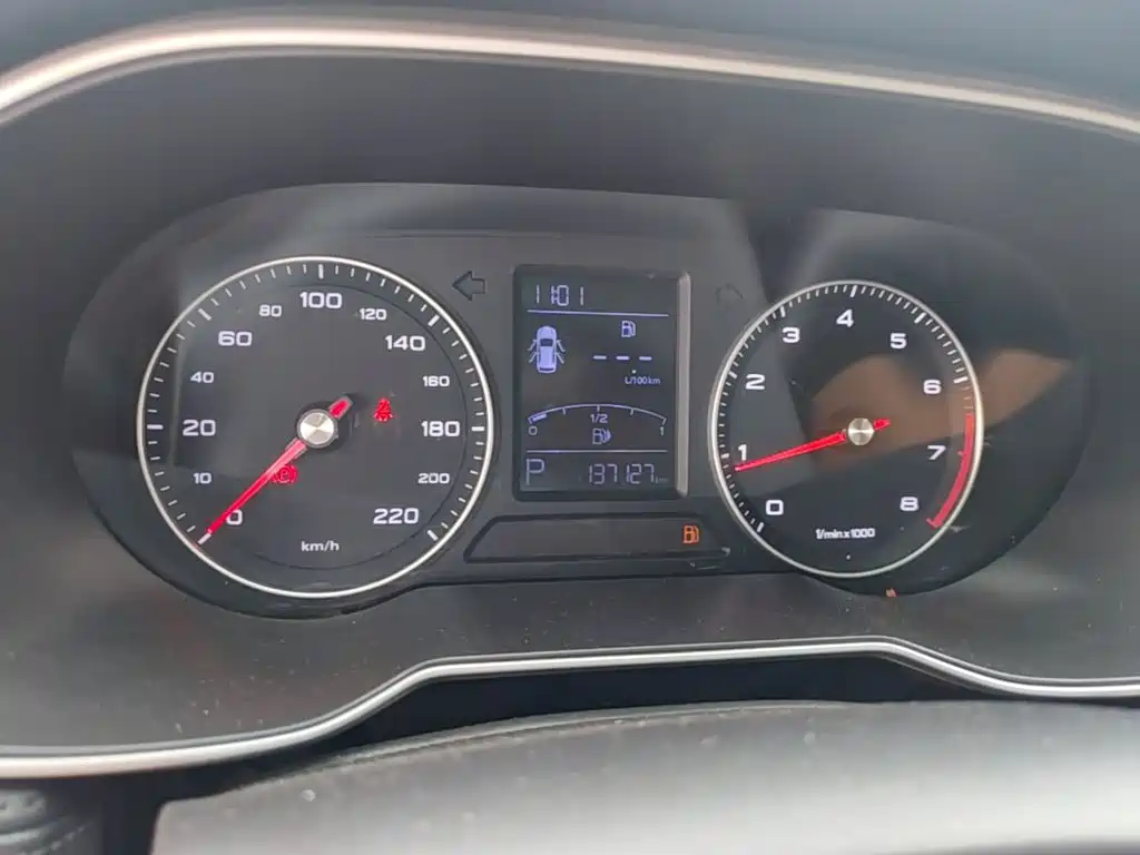 Roewe RX3 — миниатюра 12