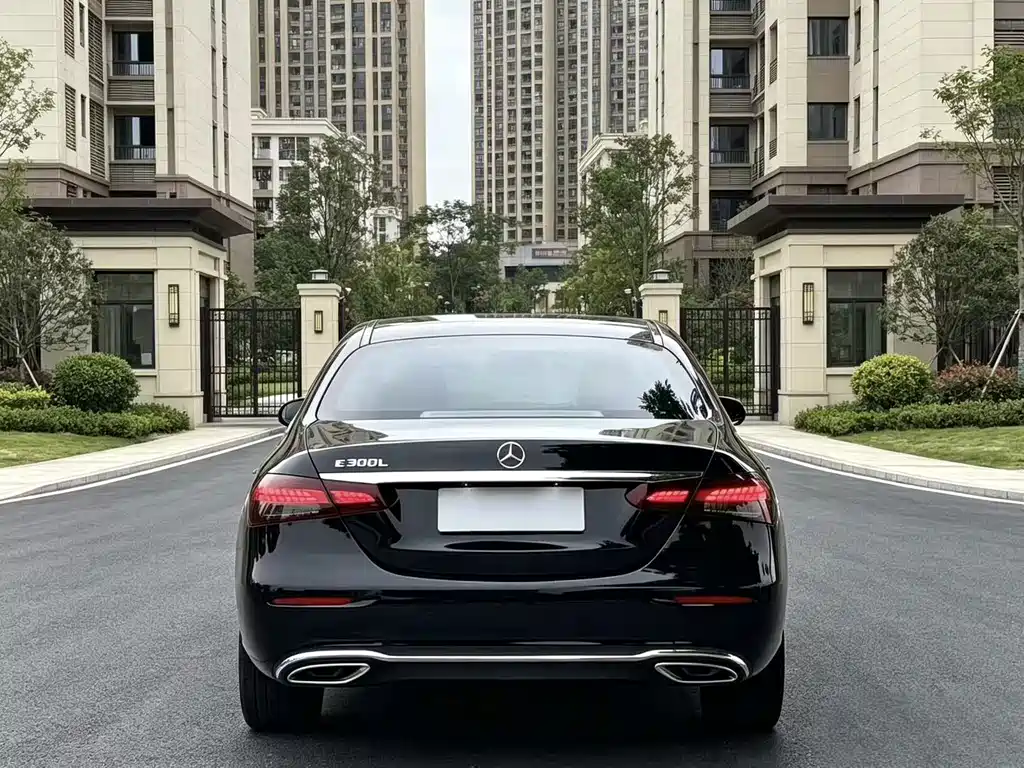 Mercedes-Benz E-Class — миниатюра 8
