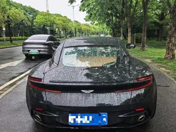 Aston Martin DB11 — миниатюра 5