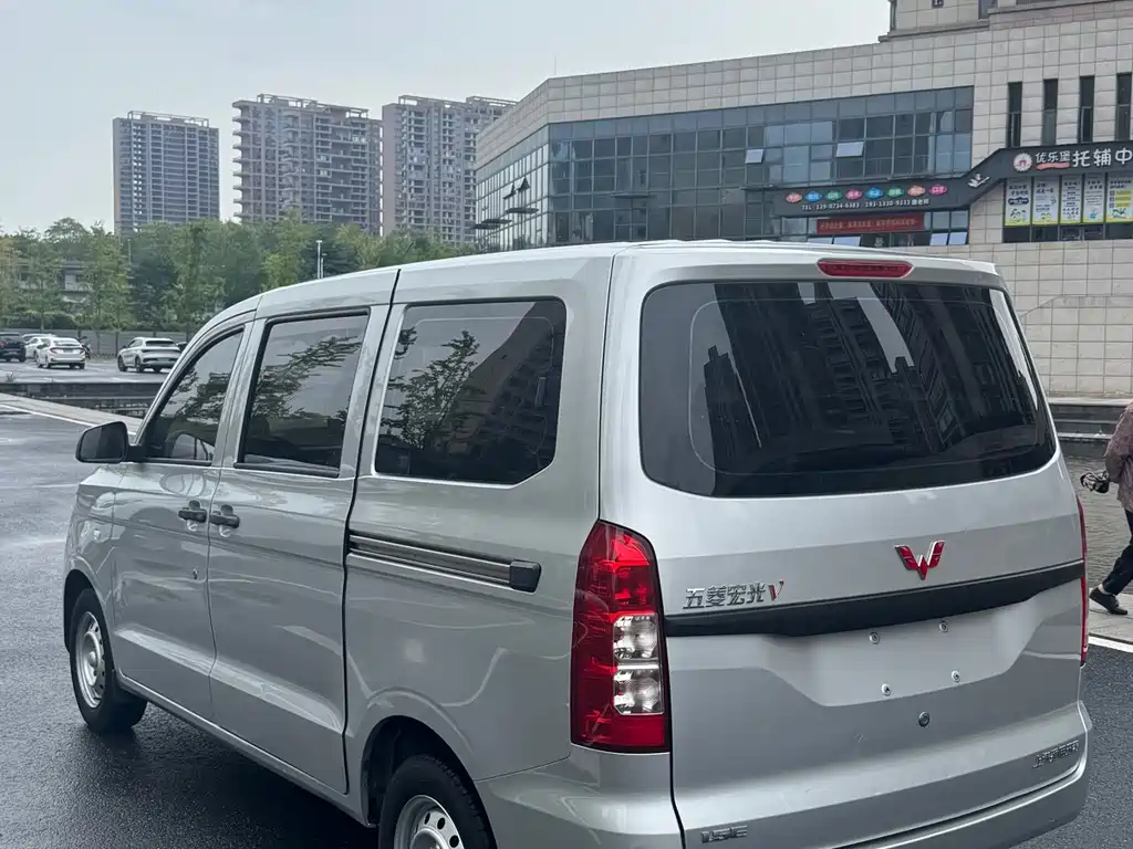 Wuling Hongguang V — миниатюра 7