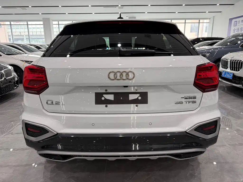 Audi Q2L 2022 35 TFSI Fashion