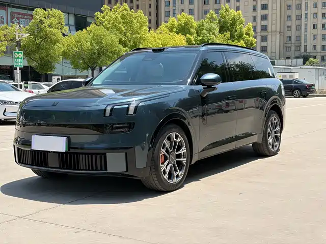 2025 Lynk & Co 900