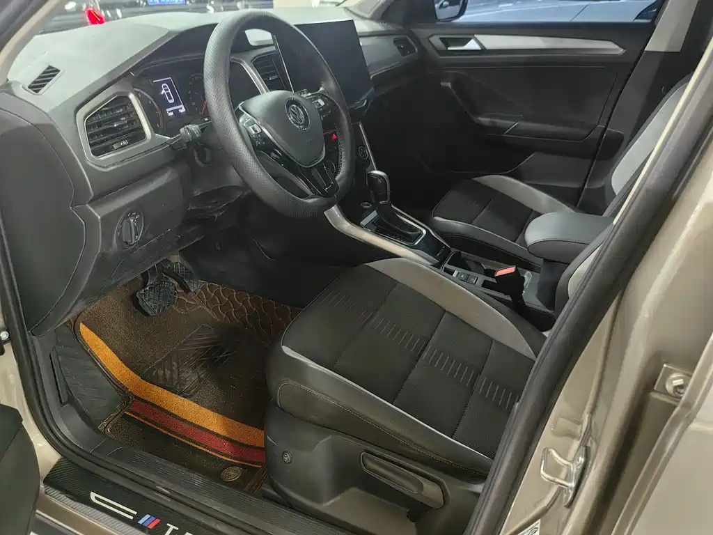 VOLKSWAGEN T ROC EXPLORING SONGS