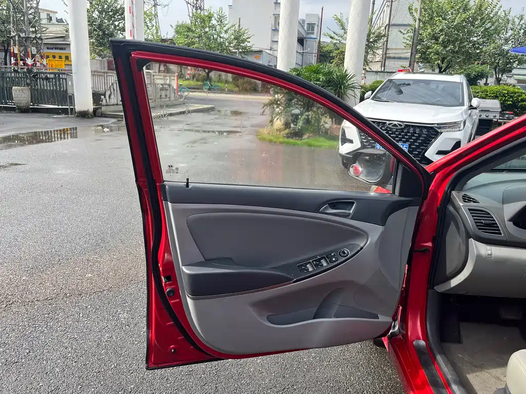 Hyundai Verna — миниатюра 10